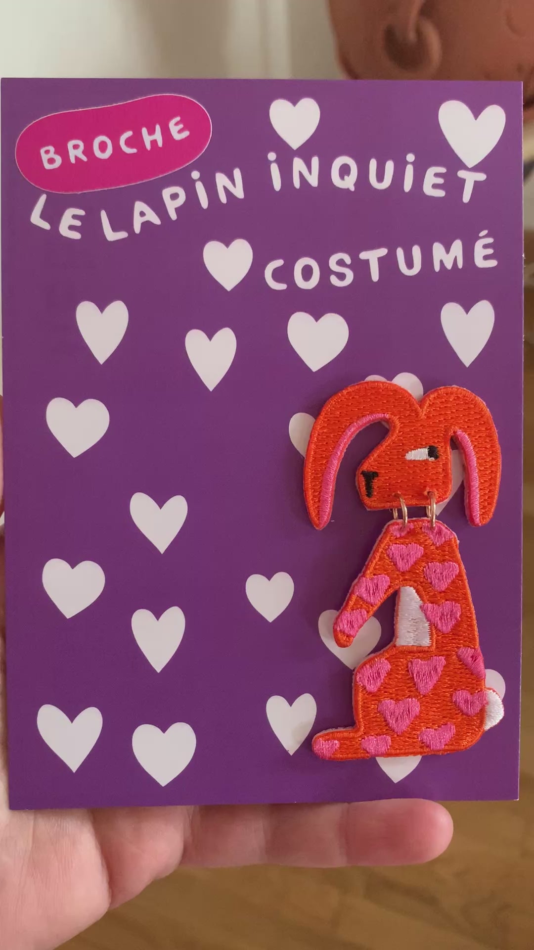 LE LAPIN INQUIET COSTUMÉ - broche, boucles d'oreilles